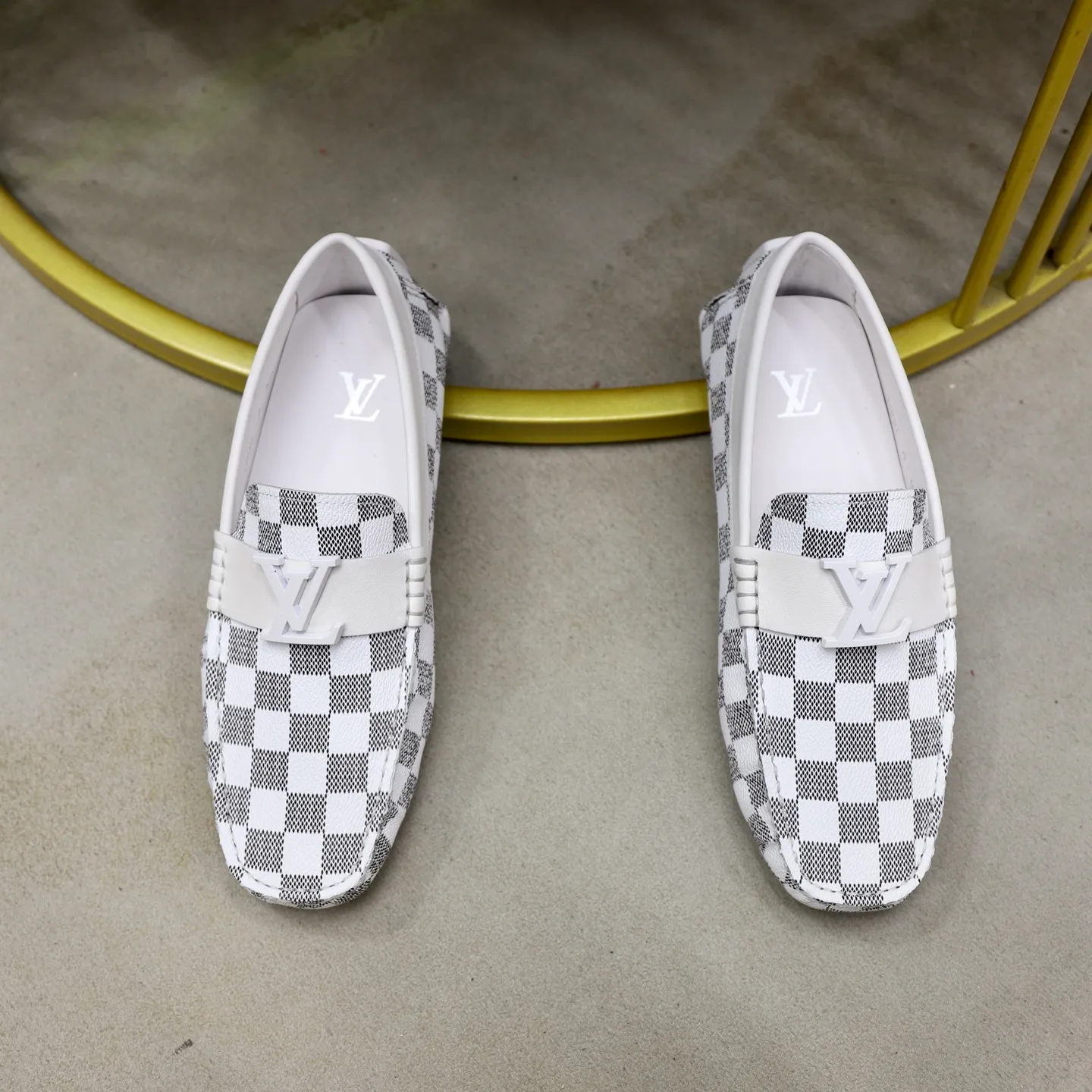 Ex-factory price: 480💰【LV】Louis Vuitton ⚠️High-end men’s driving and pedal series ⚠️38-44 (customized for 45) ⚠️All original cowhide leather! Thick and soft! Made entirely of calfskin lining! Rubber sheet anti-slip beanie sole! Three-dimensional package technology! Fashionable and classic! Handicrafts! Original high quality! Feel free to compare!